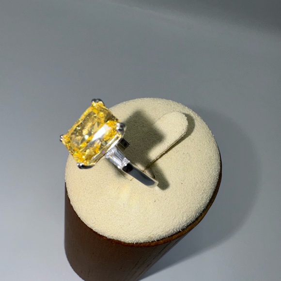 18k 3ct Radiant Canary Ring - Picture 7 of 10